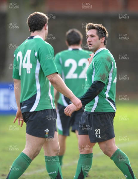 09.03.09 - Wales Rugby Training - Gavin Henson talks to Jamie Roberts(L) during training. 