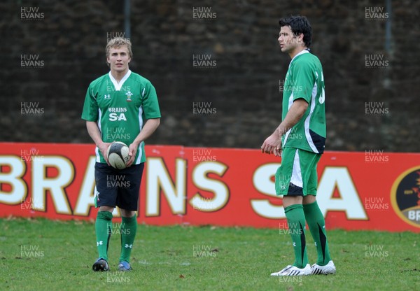 09.03.09 - Wales Rugby Training - Warren Fury and Mike Phillips(R) during training. 
