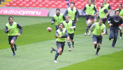 11.03.08 - Wales Rugby Training - Gavin Henson in action during training 