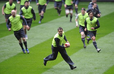 11.03.08 - Wales Rugby Training - Lee Byrne in action during training 