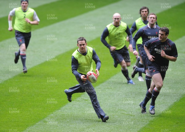 11.03.08 - Wales Rugby Training - Lee Byrne in action during training 