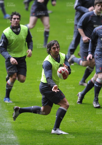 11.03.08 - Wales Rugby Training - Gavin Henson in action during training 