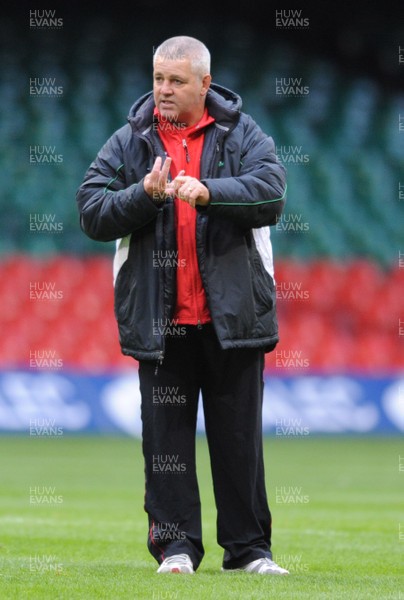 12.02.09 - Wales Rugby Training - Wales coach, Warren Gatland makes a point during training. 