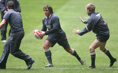 14.02.08 - Wales Rugby Training - Gavin henson is caught by Dwayne Peel(R) during training 