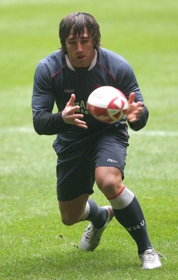 14.02.08 - Wales Rugby Training - Gavin Henson during training 