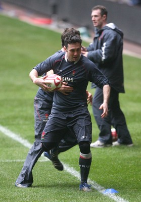 14.02.08 - Wales Rugby Training - Stephen Jones is caught by Lee Byrne(L) during training 