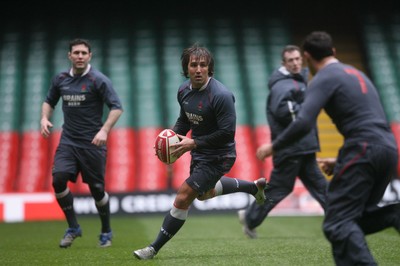 14.02.08 Wales Rugby training... Wales' Gavin Henson. 