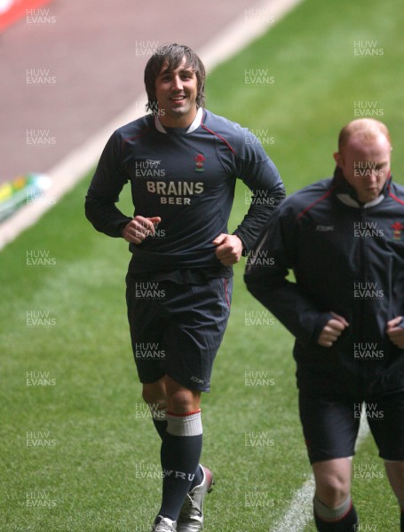 14.02.08 - Wales Rugby Training - Gavin Henson all smiles during training 