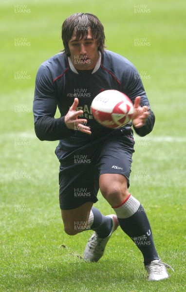14.02.08 - Wales Rugby Training - Gavin Henson during training 