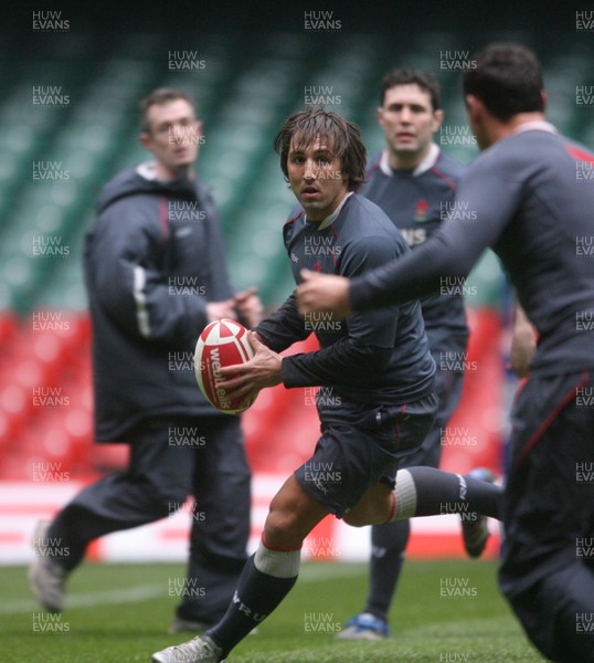 14.02.08 Wales Rugby training... Wales' Gavin Henson. 
