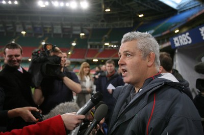 14.03.08 Wales rugby training... Warren Gatland speaks to the media at the Millennium Stadium. Pics by Huw Evans, Cardiff