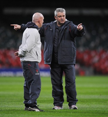 14.03.08 Wales rugby training... Warren Gatland and Shaun Edwards orchestrate training at the Millennium Stadium. Pics by Huw Evans, Cardiff