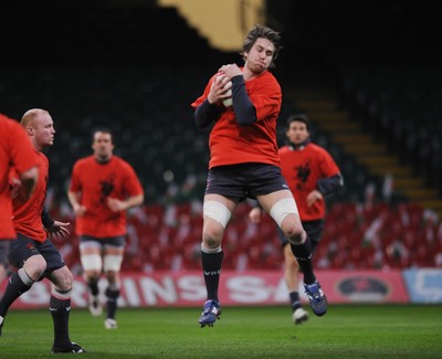 14.03.08 Wales rugby training... Ryan Jones during training at the Millennium Stadium. Pics by Huw Evans, Cardiff