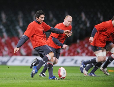 14.03.08 Wales rugby training... James Hook kicks watched by Martyn Williams during training at the Millennium Stadium. Pics by Huw Evans, Cardiff
