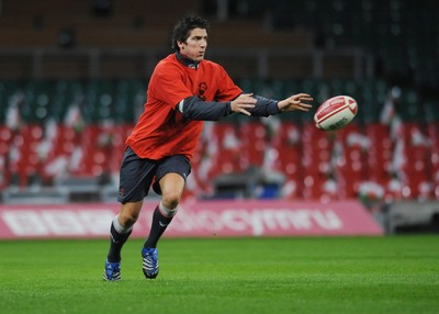 14.03.08 Wales rugby training... James Hook during training at the Millennium Stadium. Pics by Huw Evans, Cardiff