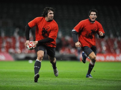14.03.08 Wales rugby training... Gavin Henson and James Hook during training at the Millennium Stadium. Pics by Huw Evans, Cardiff