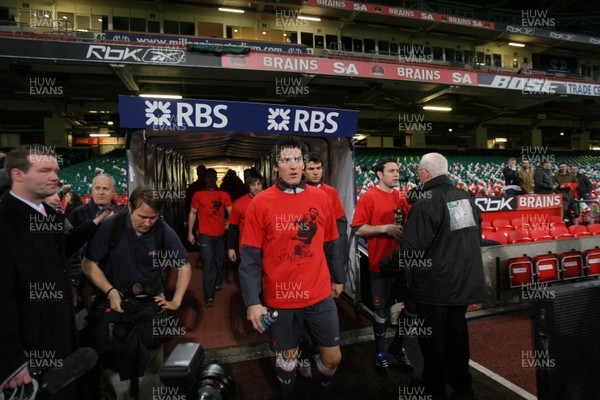 14.03.08 Wales rugby training... James Hook runs out  at the Millennium Stadium. Pics by Huw Evans, Cardiff