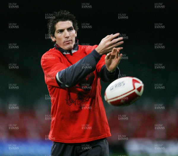 14.03.08 Wales rugby training... James Hook during training at the Millennium Stadium. Pics by Huw Evans, Cardiff