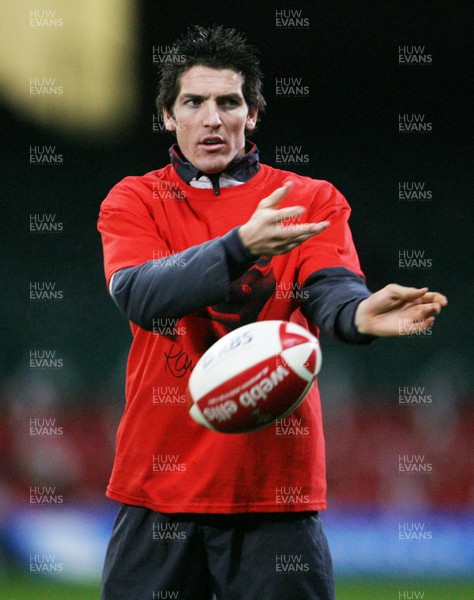 14.03.08 Wales rugby training... James Hook during training at the Millennium Stadium. Pics by Huw Evans, Cardiff