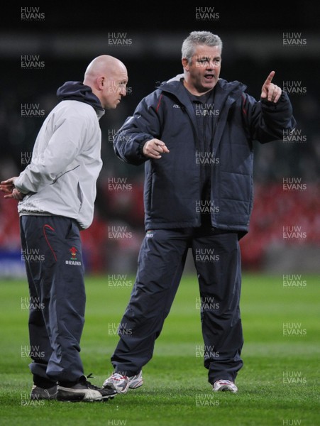 14.03.08 Wales rugby training... Warren Gatland and Shaun Edwards orchestrate training at the Millennium Stadium. Pics by Huw Evans, Cardiff