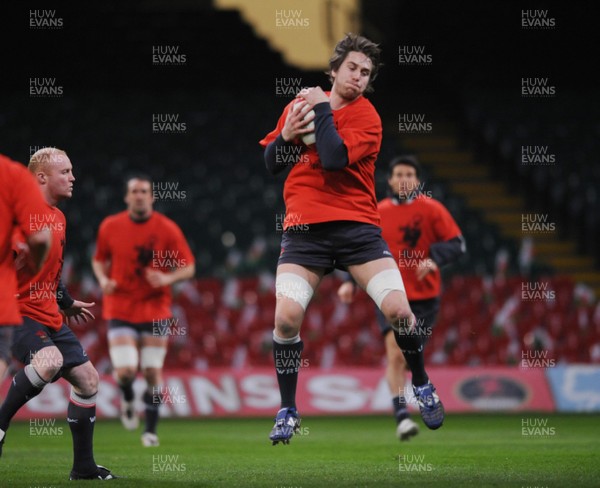 14.03.08 Wales rugby training... Ryan Jones during training at the Millennium Stadium. Pics by Huw Evans, Cardiff