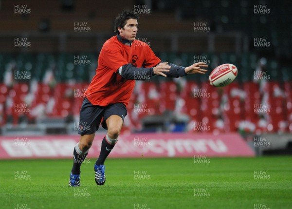 14.03.08 Wales rugby training... James Hook during training at the Millennium Stadium. Pics by Huw Evans, Cardiff