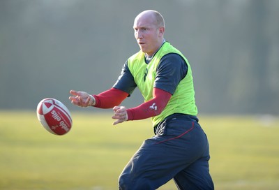 19.02.08  - Wales Rugby Training - Tom Shanklin looks for support during training 
