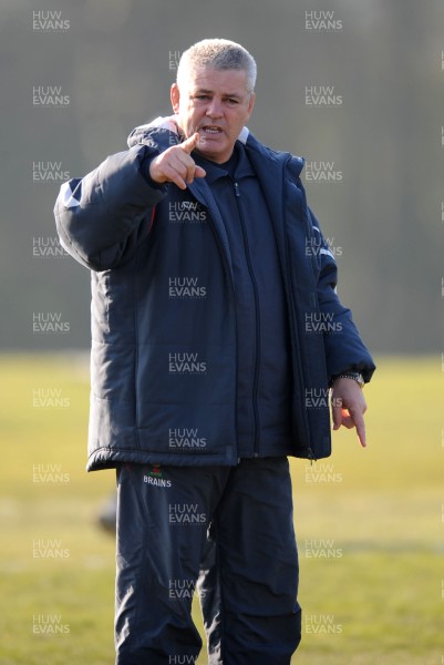 19.02.08  - Wales Rugby Training - Wales Coach, Warren Gatland makes a point during training 