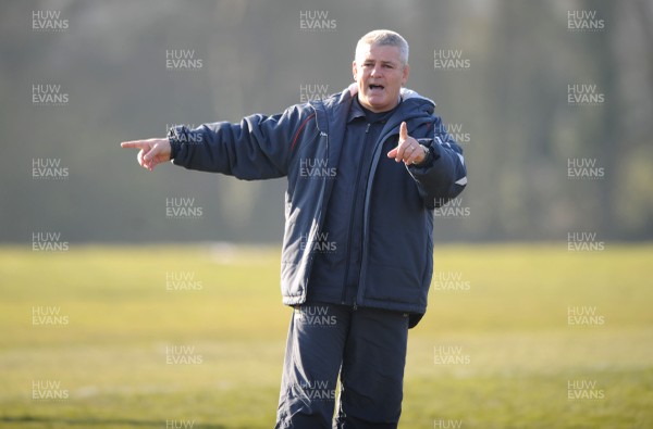 19.02.08  - Wales Rugby Training - Wales Coach, Warren Gatland makes a point during training 