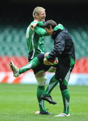 19.03.10 - Wales Rugby Training - Bradley Davies and James Hook warm up during training. 