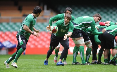 19.03.10 - Wales Rugby Training - Ryan Jones gets the ball away during training. 