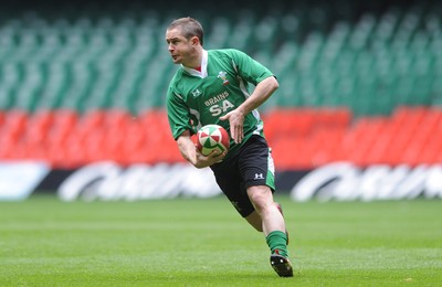 19.03.10 - Wales Rugby Training - Shane Williams during training. 