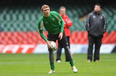 19.03.10 - Wales Rugby Training - Tom Prydie during training. 