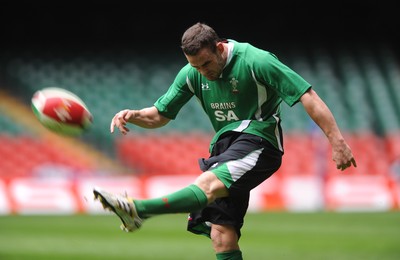 19.03.10 - Wales Rugby Training - Lee Byrne during training. 