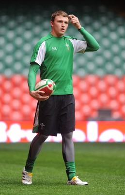 19.03.10 - Wales Rugby Training - Tom Prydie during training. 