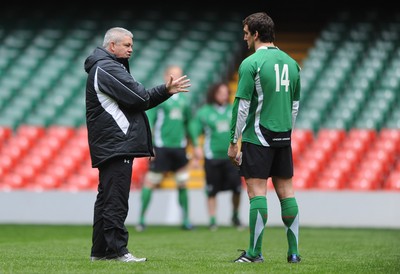 19.03.10 - Wales Rugby Training - Head Coach Warren Gatland talks to Sam Warburton during training. 