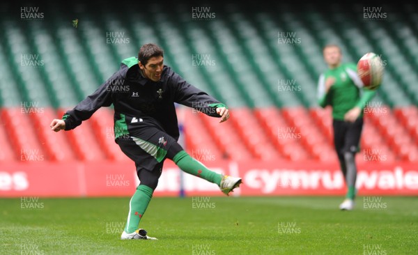 19.03.10 - Wales Rugby Training - James Hook during training. 