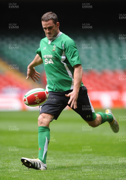 19.03.10 - Wales Rugby Training - Lee Byrne during training. 