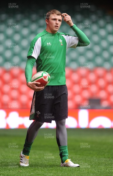 19.03.10 - Wales Rugby Training - Tom Prydie during training. 