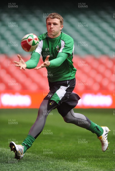19.03.10 - Wales Rugby Training - Tom Prydie during training. 
