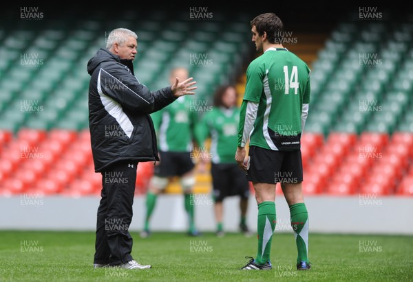 19.03.10 - Wales Rugby Training - Head Coach Warren Gatland talks to Sam Warburton during training. 