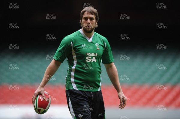 19.03.10 - Wales Rugby Training - Ryan Jones during training. 