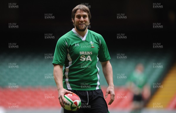 19.03.10 - Wales Rugby Training - Ryan Jones during training. 