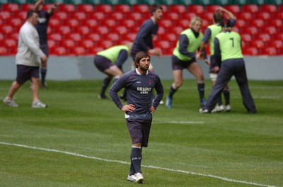 22.11.07 - Wales Rugby Training - Gavin Henson in action during training 