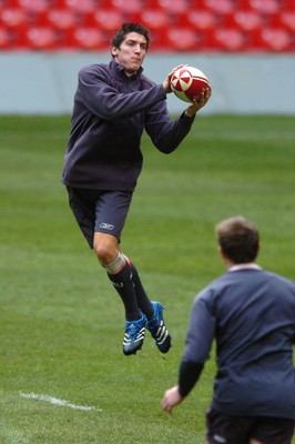 22.11.07 - Wales Rugby Training - James Hook in action during training 