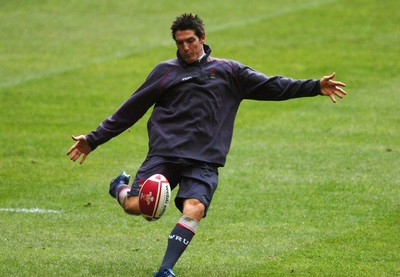 22.11.07 - Wales Rugby Training - James Hook in action during training 