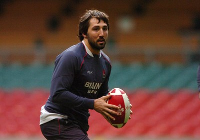22.11.07 - Wales Rugby Training - Gavin Henson in action during training 
