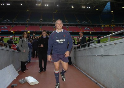 22.11.07 - Wales Rugby Training - Gethin Jenkins leaves training at the Millennium Stadium 
