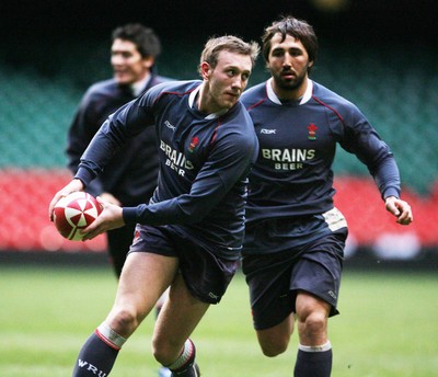 22.11.07 Wales rugby training... Morgan Stoddart supported by Gavin Henson during training at the Millennium Stadium in Cardiff. 