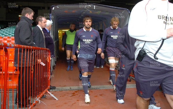 22.11.07 - Wales Rugby Training - Gavin Henson arrives at the Millennium Stadium for training 